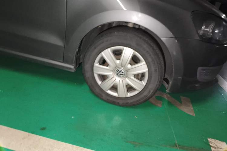 Used Volkswagen Polo 2013 1.4L Manual Fashion Edition Right Front Wheel Hub