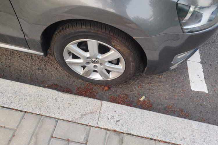Used Volkswagen Polo 2013 1.6L Manual Comfort Edition Right Front Wheel Hub