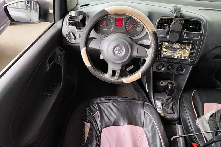 Used Volkswagen Polo 2013 1.6L Automatic Comfort Edition Steering Wheel