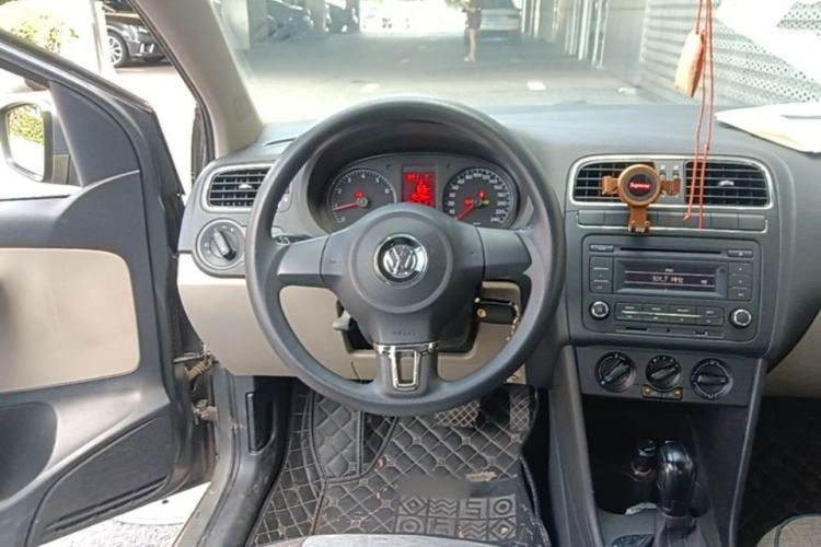 Used Volkswagen Polo 2013 1.6L Automatic Comfort Edition Steering Wheel