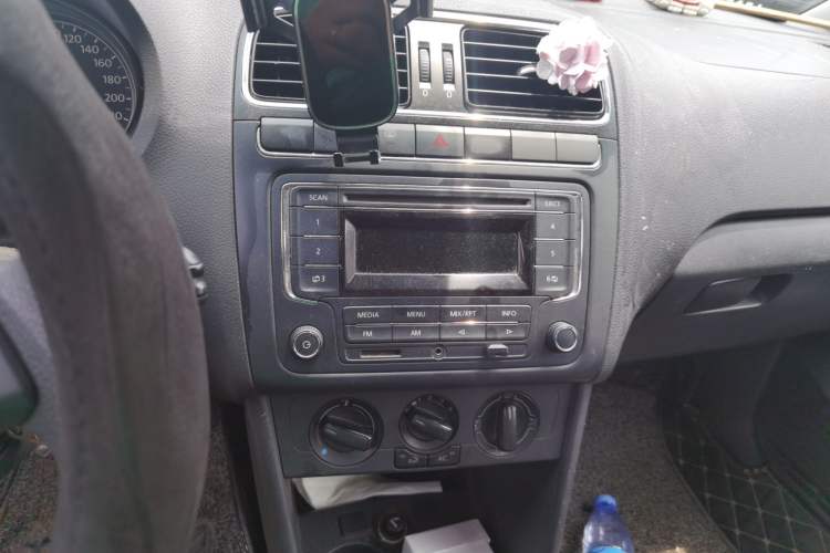 Used Volkswagen Polo 2013 1.4L Manual Comfort Edition Audio And AC Panel