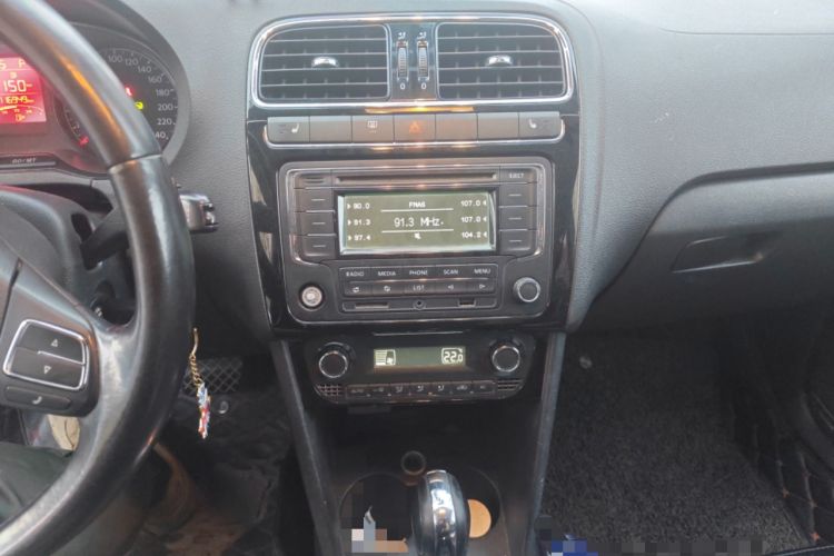 Used Volkswagen Polo 2013 1.4L Automatic Luxury Edition Audio And AC Panel