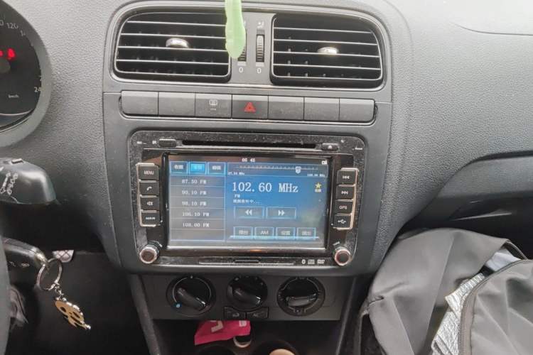 Used Volkswagen Polo 2013 1.4L Manual Fashion Edition Audio And AC Panel