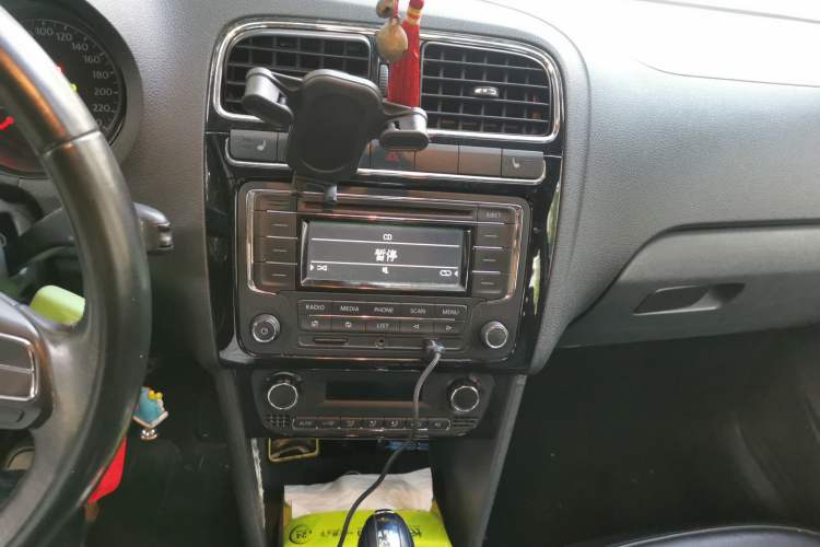 Used Volkswagen Polo 2013 1.6L Automatic Luxury Edition Audio And AC Panel