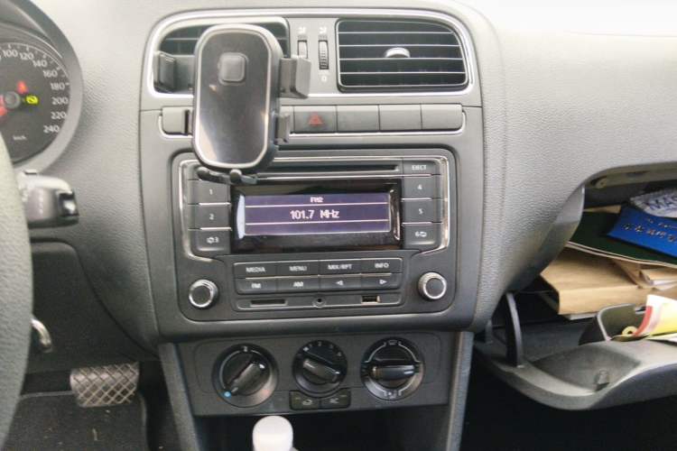 Used Volkswagen Polo 2013 1.6L Automatic Comfort Edition Audio And AC Panel