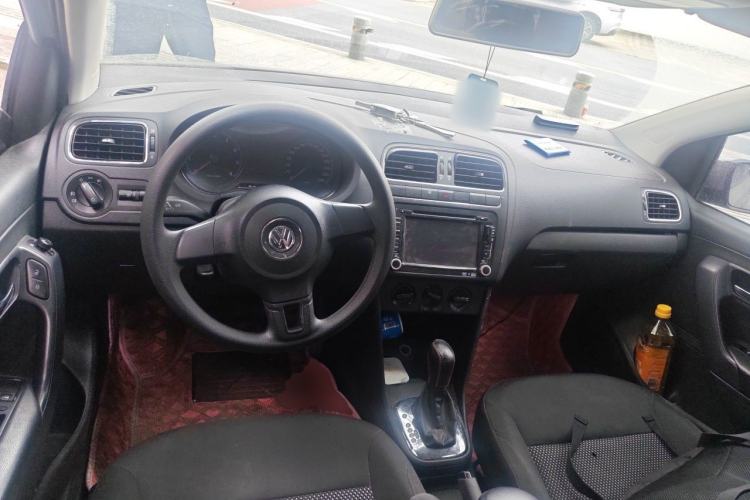 Used Volkswagen Polo 2013 1.6L Automatic Comfort Edition Center Console