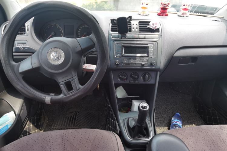 Used Volkswagen Polo 2013 1.4L Manual Comfort Edition Center Console
