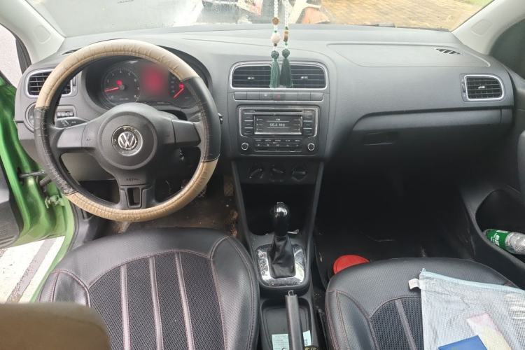 Used Volkswagen Polo 2013 1.6L Automatic Comfort Edition Center Console
