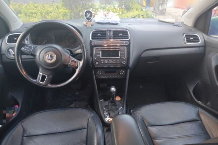 Used Volkswagen Polo 2013 1.4L Automatic Luxury Edition Center Console