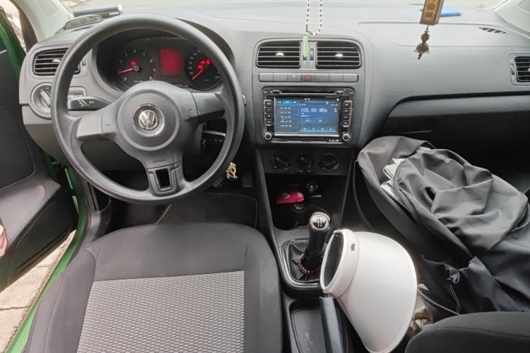 Used Volkswagen Polo 2013 1.4L Manual Fashion Edition Center Console