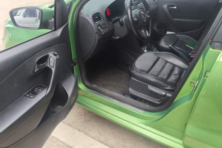 Used Volkswagen Polo 2013 1.4L Automatic Luxury Edition Driver Seat