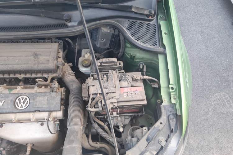 Used Volkswagen Polo 2013 1.4L Automatic Luxury Edition Engine Bay Left