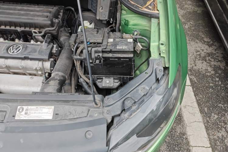 Used Volkswagen Polo 2013 1.4L Manual Fashion Edition Engine Bay Left