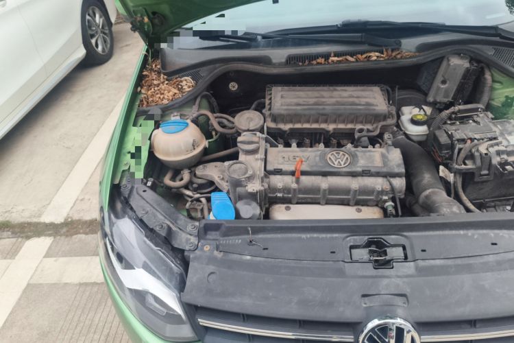 Used Volkswagen Polo 2013 1.4L Automatic Luxury Edition Engine Bay Right