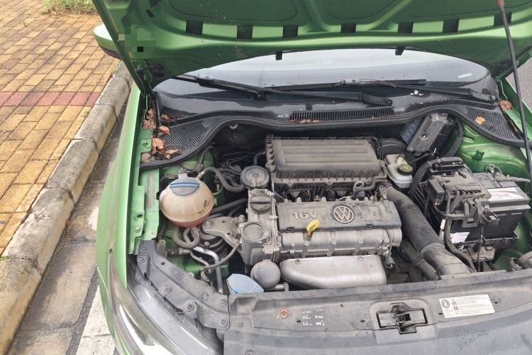 Used Volkswagen Polo 2013 1.6L Automatic Comfort Edition Engine Bay Right
