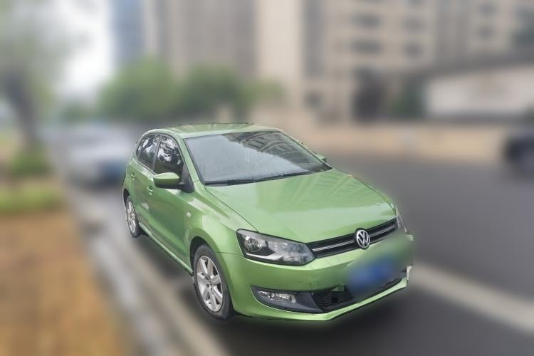 Used Volkswagen Polo 2013 1.6L Automatic Comfort Edition Front Right 45 Deg