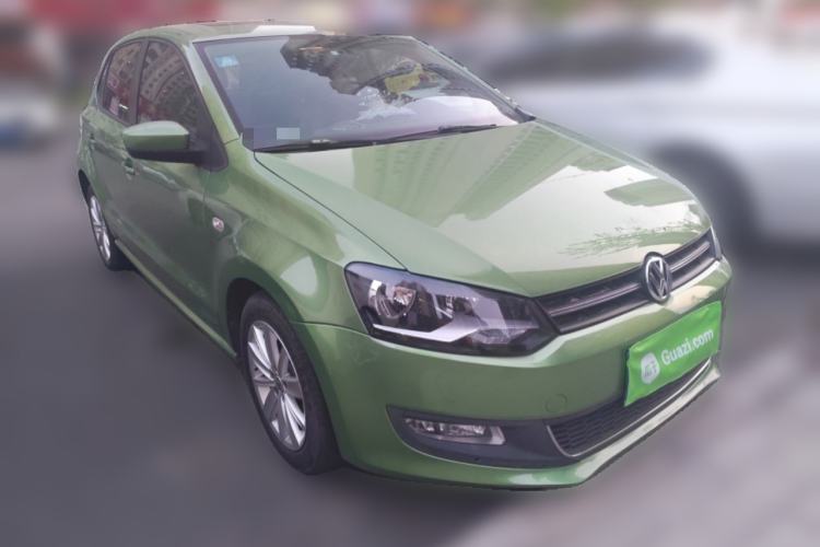 Used Volkswagen Polo 2013 1.4L Automatic Luxury Edition Front Right 45 Deg