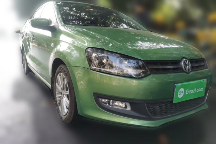 Used Volkswagen Polo 2013 1.6L Automatic Luxury Edition Front Right 45 Deg