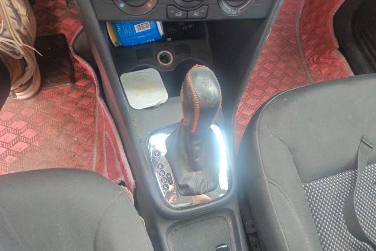 Used Volkswagen Polo 2013 1.6L Automatic Comfort Edition Gear Lever