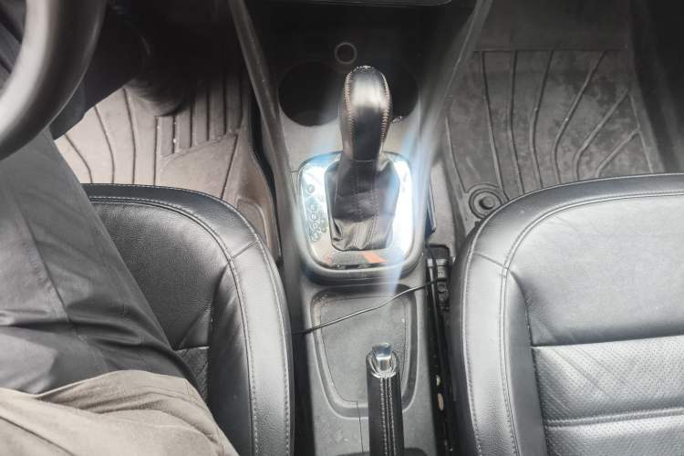 Used Volkswagen Polo 2013 1.4L Automatic Luxury Edition Gear Lever