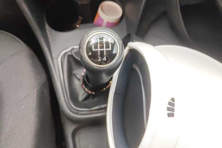 Used Volkswagen Polo 2013 1.4L Manual Fashion Edition Gear Lever