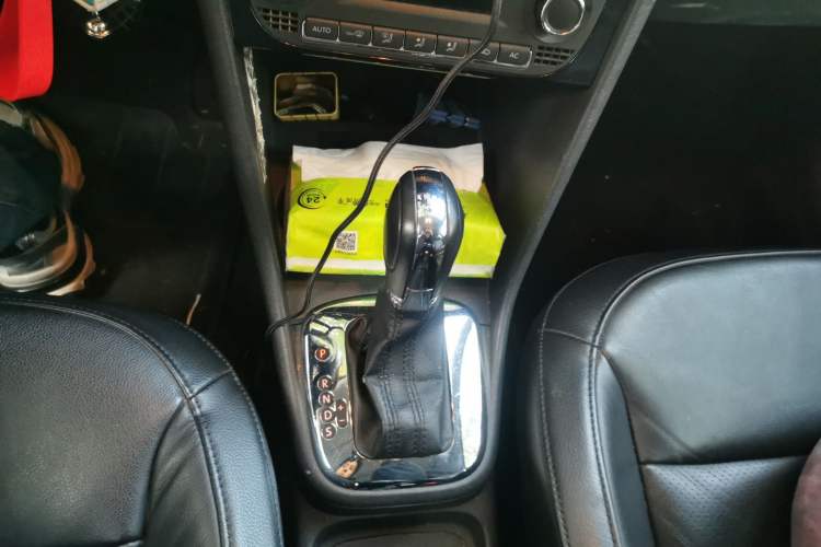 Used Volkswagen Polo 2013 1.6L Automatic Luxury Edition Gear Lever
