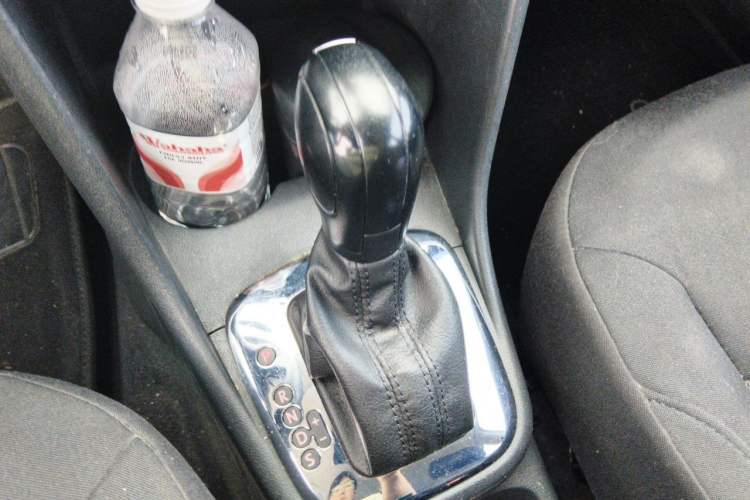 Used Volkswagen Polo 2013 1.6L Automatic Comfort Edition Gear Lever