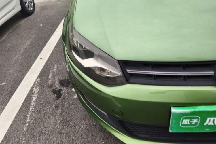 Used Volkswagen Polo 2013 1.6L Automatic Comfort Edition Right Front Headlight