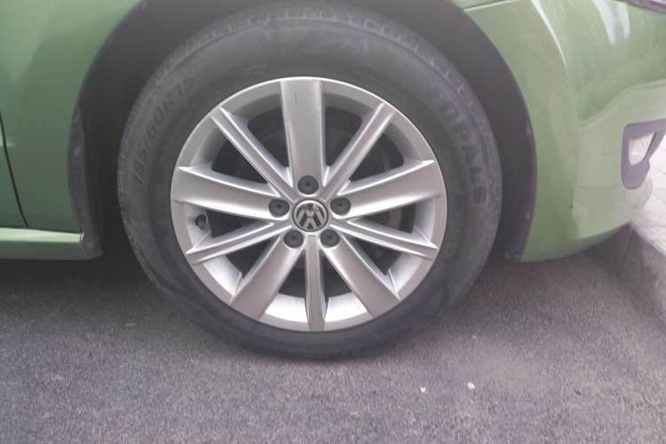 Used Volkswagen Polo 2013 1.4L Automatic Luxury Edition Right Front Wheel Hub