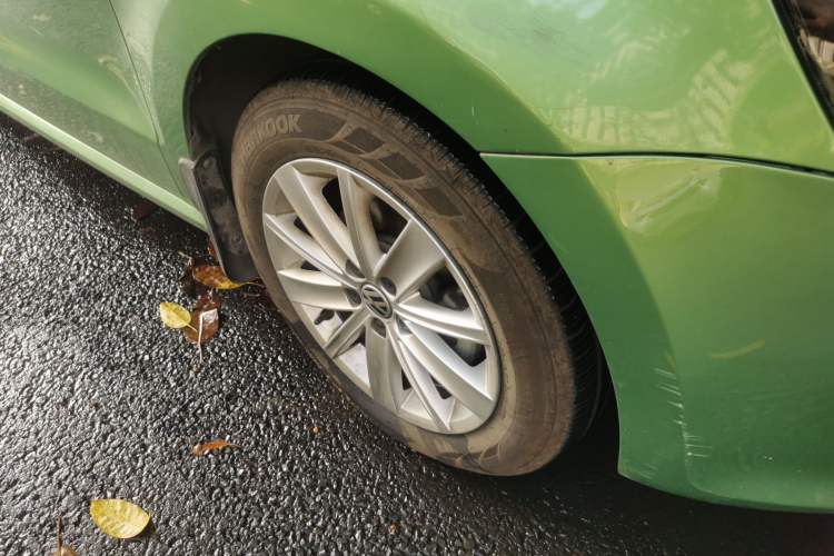 Used Volkswagen Polo 2013 1.6L Automatic Luxury Edition Right Front Wheel Hub