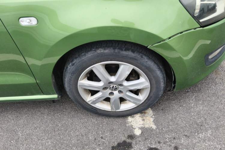 Used Volkswagen Polo 2013 1.6L Automatic Comfort Edition Right Front Wheel Hub