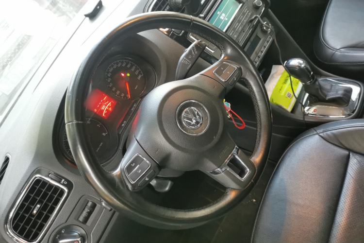 Used Volkswagen Polo 2013 1.6L Automatic Luxury Edition Steering Wheel