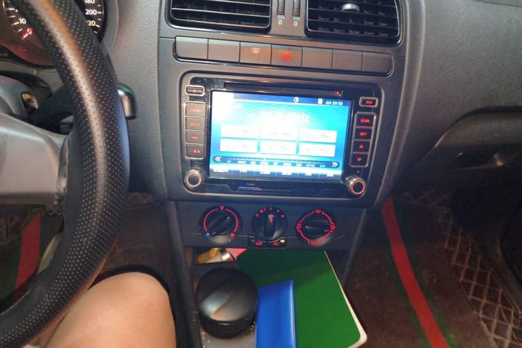 Used Volkswagen Polo 2013 1.4L Manual Fashion Edition Audio And AC Panel