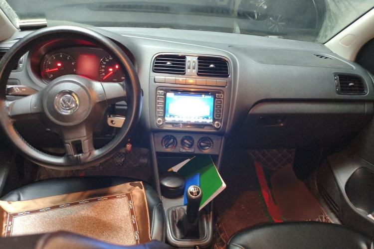 Used Volkswagen Polo 2013 1.4L Manual Fashion Edition Center Console