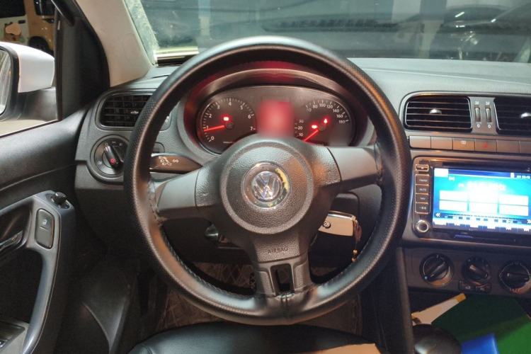 Used Volkswagen Polo 2013 1.4L Manual Fashion Edition Steering Wheel
