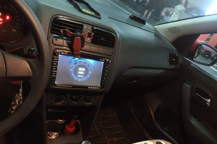 Used Volkswagen Polo 2013 1.4L Manual Fashion Edition Audio And AC Panel