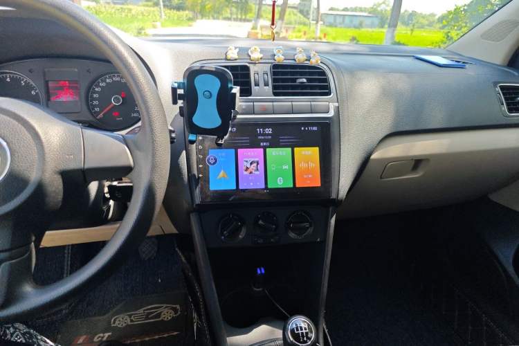 Used Volkswagen Polo 2013 1.4L Manual Fashion Edition Audio And AC Panel