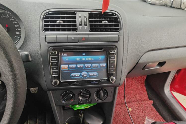 Used Volkswagen Polo 2013 1.4L Manual Fashion Edition Audio And AC Panel