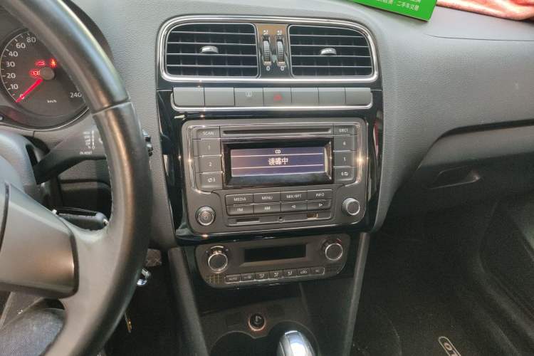 Used Volkswagen Polo 2013 1.6L Automatic Luxury Edition Audio And AC Panel
