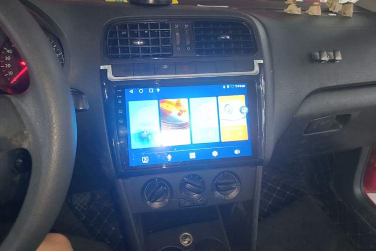 Used Volkswagen Polo 2013 1.4L Manual Fashion Edition Audio And AC Panel