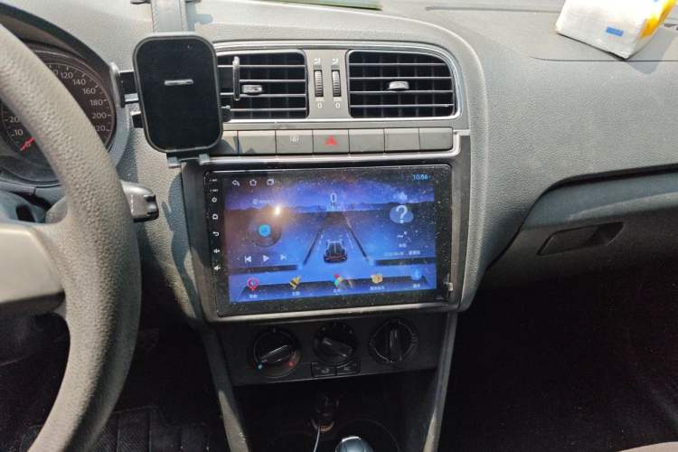 Used Volkswagen Polo 2013 1.4L Automatic Comfort Edition Audio And AC Panel