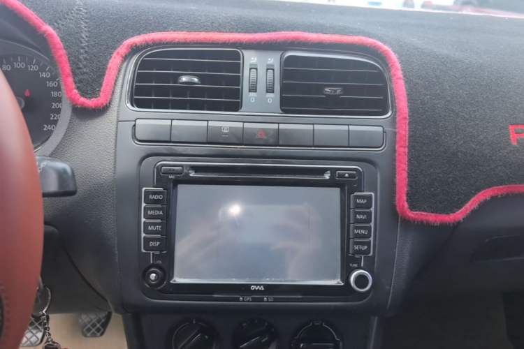 Used Volkswagen Polo 2013 1.4L Manual Fashion Edition Audio And AC Panel