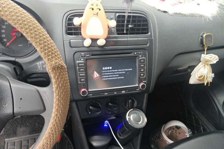 Used Volkswagen Polo 2013 1.4L Manual Fashion Edition Audio And AC Panel