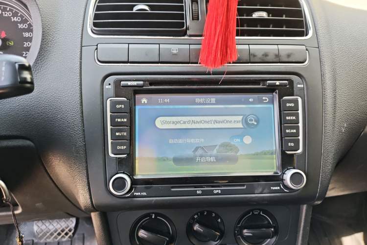 Used Volkswagen Polo 2013 1.6L Automatic Comfort Edition Audio And AC Panel