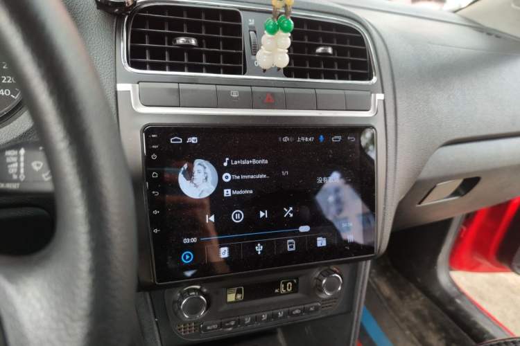 Used Volkswagen Polo 2013 1.4L Automatic Comfort Edition Audio And AC Panel