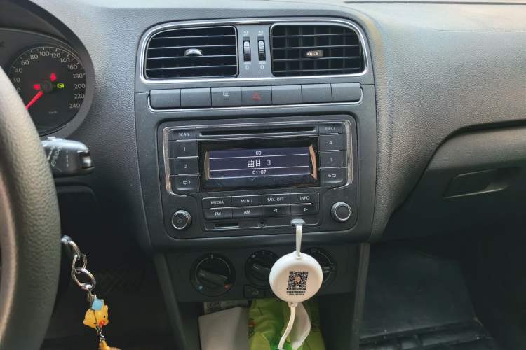 Used Volkswagen Polo 2013 1.4L Automatic Comfort Edition Audio And AC Panel
