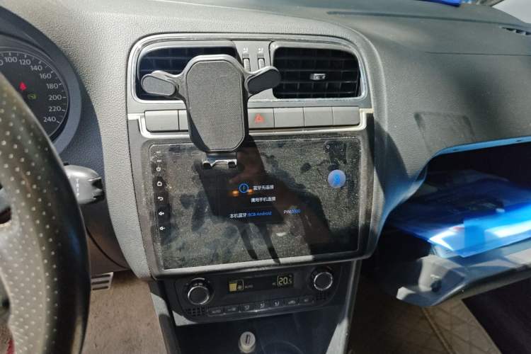 Used Volkswagen Polo 2013 1.6L Automatic Comfort Edition Audio And AC Panel