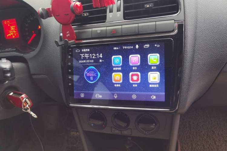 Used Volkswagen Polo 2013 1.4L Manual Fashion Edition Audio And AC Panel