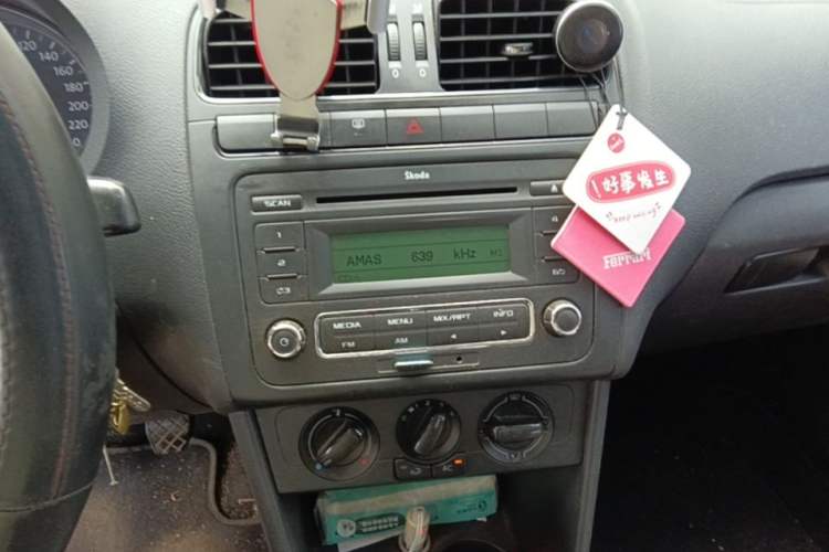 Used Volkswagen Polo 2013 1.4L Manual Fashion Edition Audio And AC Panel