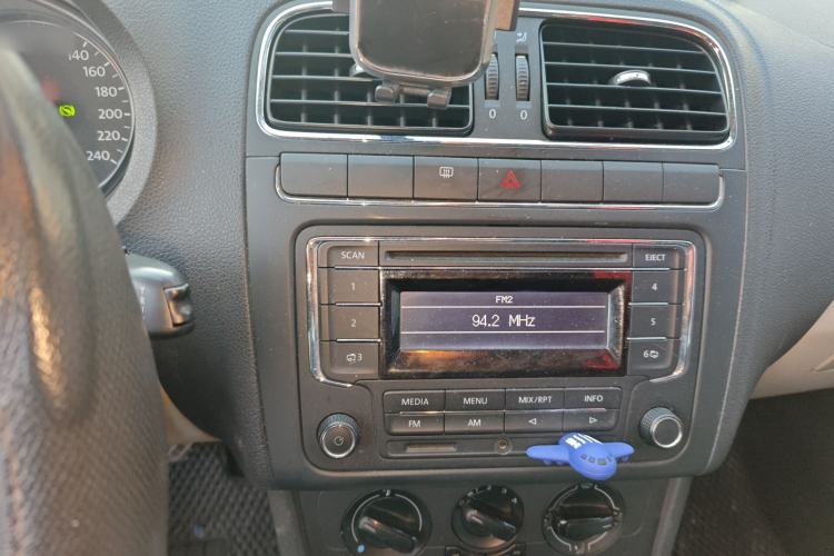 Used Volkswagen Polo 2013 1.6L Automatic Comfort Edition Audio And AC Panel